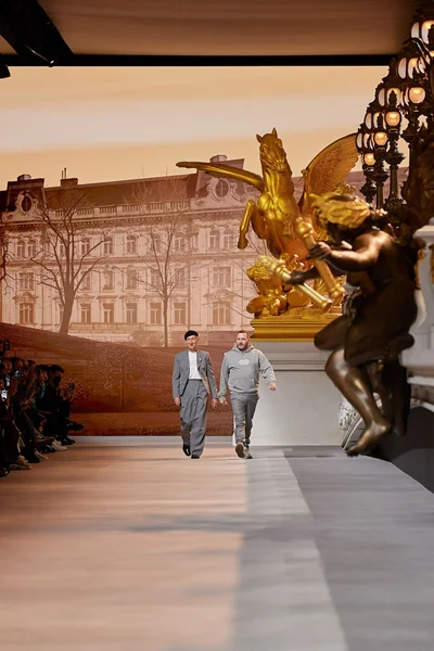 Look 50